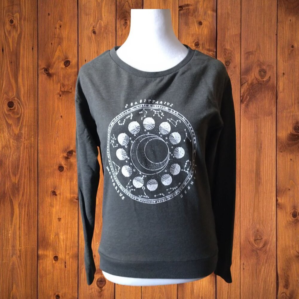 H&M DIVIDED ASTROLOGY ZODIAC GRAY LONG SLEEVE PULLOVER SIZE XS SWEATSHIRT